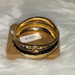 ALFANI GOLD/BLACK TONE BRACELET